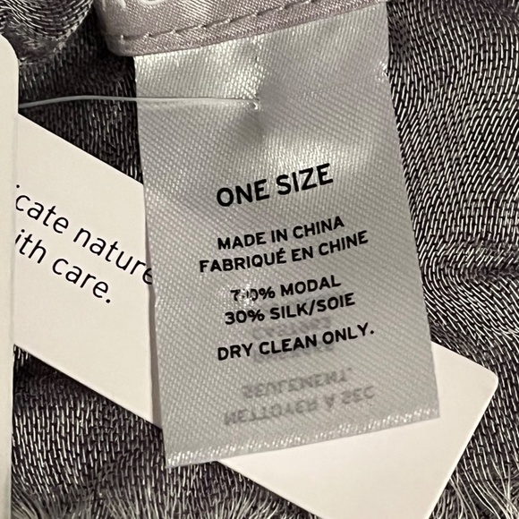 NWT - Nordstrom - Navy Dusk Scarf Modal & Silk Stripe Scarf - Picture 6 of 7